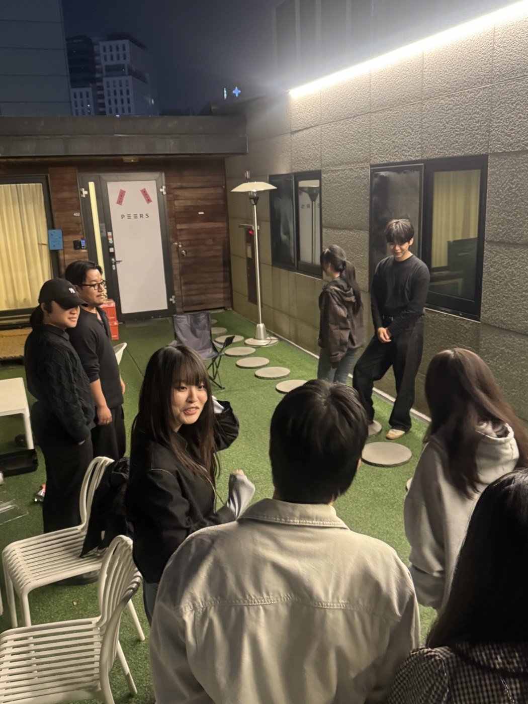 같이 붙잡으면 뚫린다